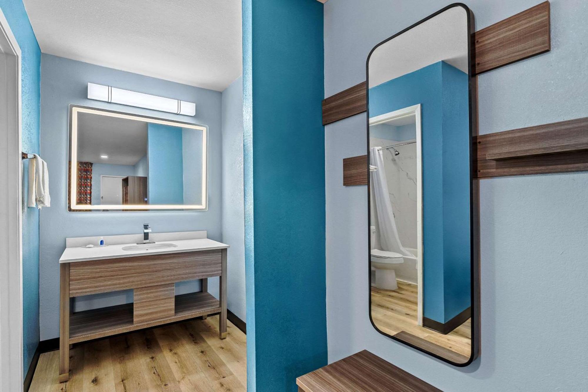 Rodeway Inn & Suites Брукхейвен Экстерьер фото