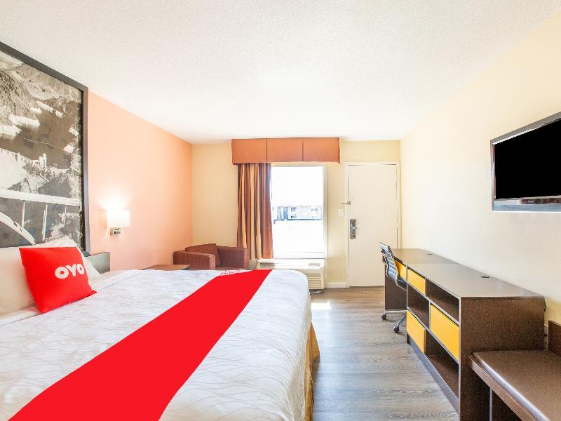 Rodeway Inn & Suites Брукхейвен Экстерьер фото
