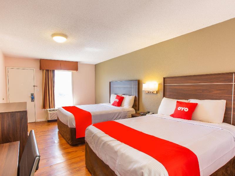 Rodeway Inn & Suites Брукхейвен Экстерьер фото